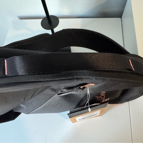 The North Face Isabella Sling NWT - Picture 5 of 10